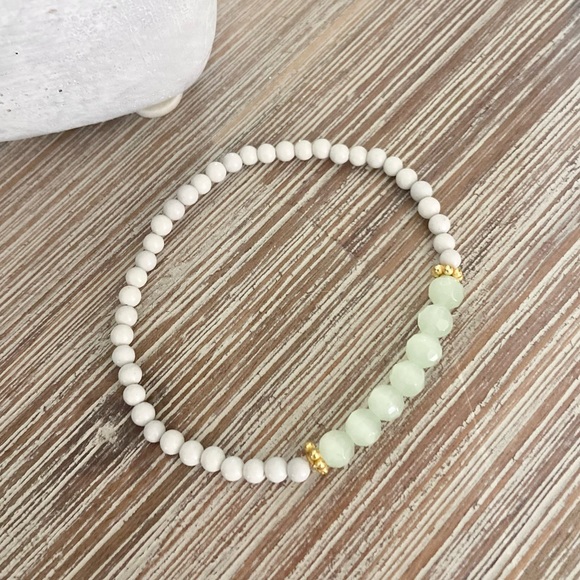 A Calm Heart Bead Bracelet - Picture 3 of 8